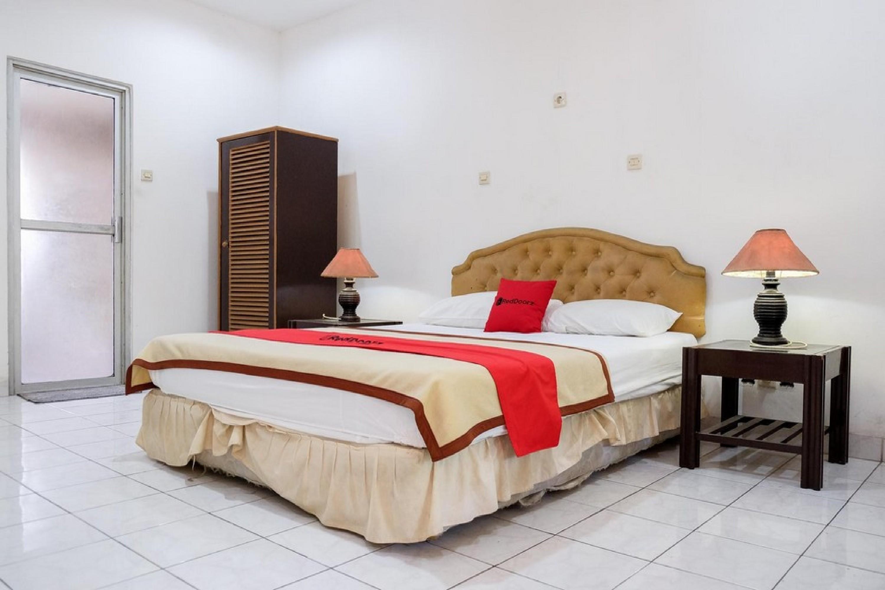 Hotel Reddoorz Plus Near Jalan Baru Bogor Extérieur photo