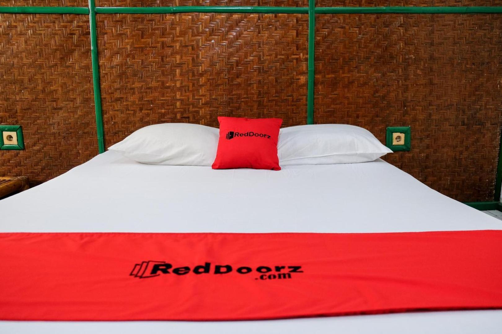 Hotel Reddoorz Plus Near Jalan Baru Bogor Extérieur photo